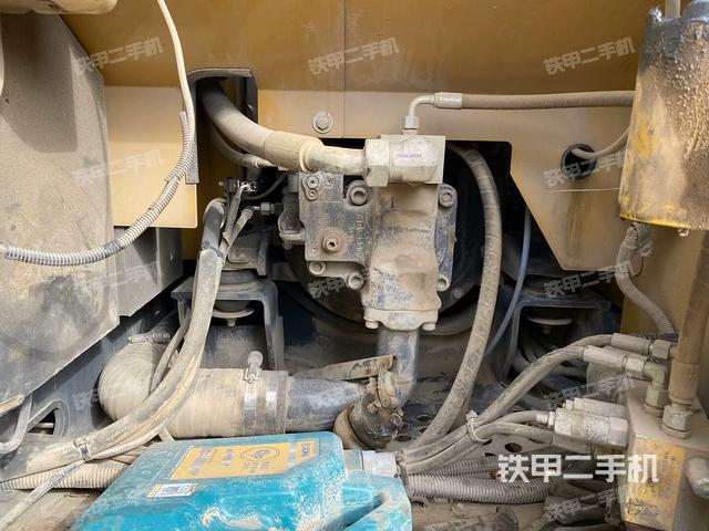 液壓泵艙室正面整體(整機(jī)外觀) 液壓泵艙室正面整體(整機(jī)外觀)