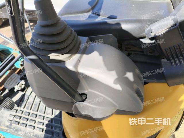 座椅右側(cè)控制臺(tái)/鑰匙門/油門/含右手柄（駕駛室部分）