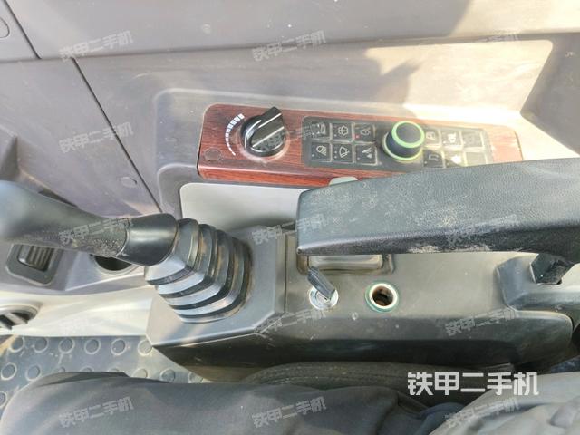 座椅右側(cè)控制臺(tái)/鑰匙門(mén)/油門(mén)/含右手柄（駕駛室部分）