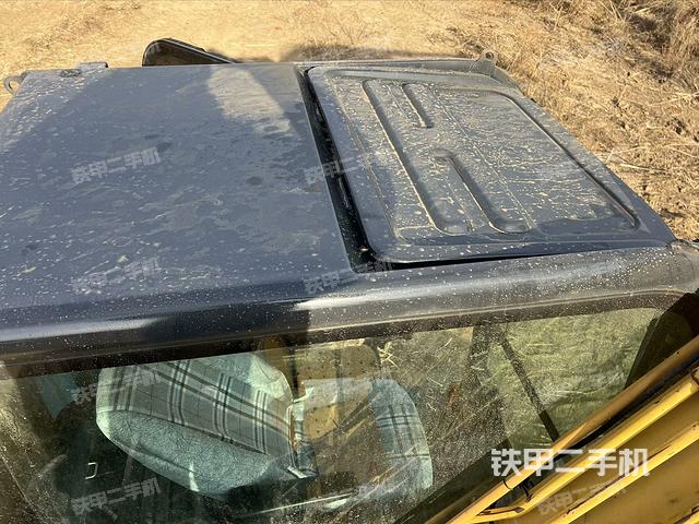 駕駛室頂部(整機(jī)外觀) 駕駛室頂部(整機(jī)外觀)