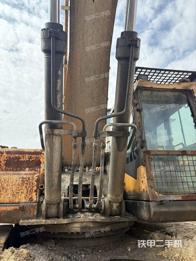 小臂整體右前（工作和回轉(zhuǎn)裝置）