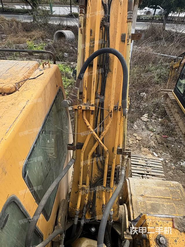 轉(zhuǎn)盤和下車架正前(工作和回轉(zhuǎn)裝置) 轉(zhuǎn)盤和下車架正前(工作和回轉(zhuǎn)裝置)