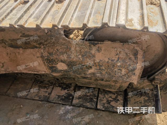 單側(cè)履帶整體(整機(jī)外觀) 單側(cè)履帶整體(整機(jī)外觀)