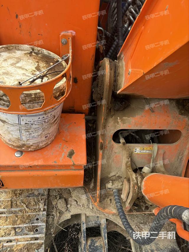 大臂根部?斜（工作和回轉(zhuǎn)裝置）