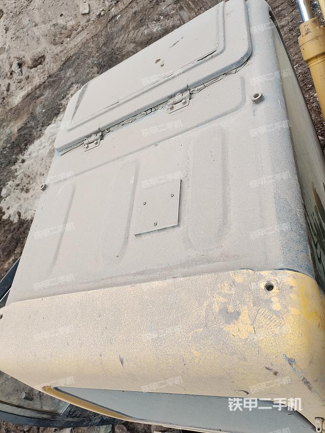 驾驶室顶部（整机外观）