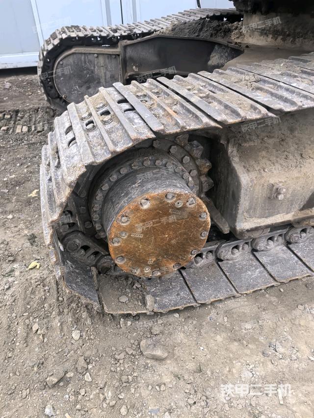 右驅(qū)動輪（行走機構(gòu)）