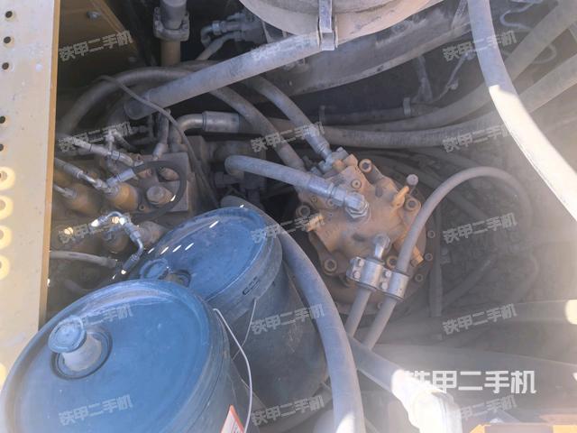 回轉馬達和主控閥（整機外觀）