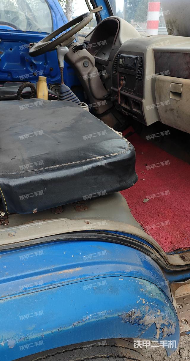 駕駛室操作臺（設(shè)備外觀及核心部件）