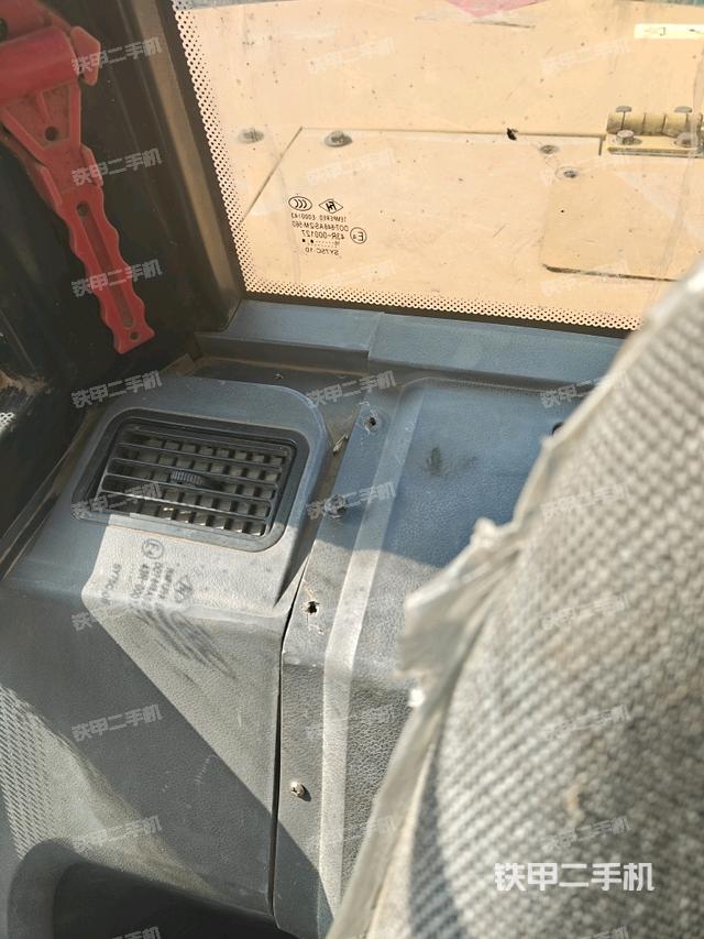 后窗玻璃角標(biāo)（駕駛室部分）