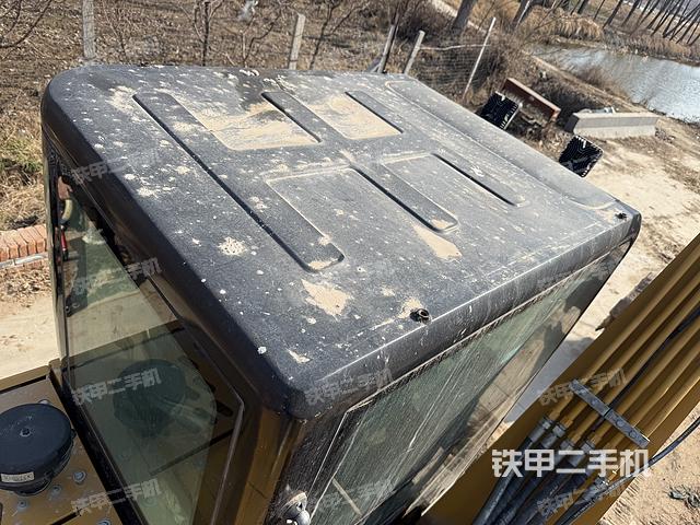 驾驶室顶部（整机外观）