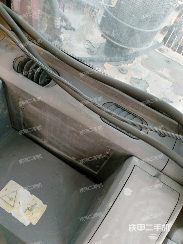 后窗玻璃角標（駕駛室部分）