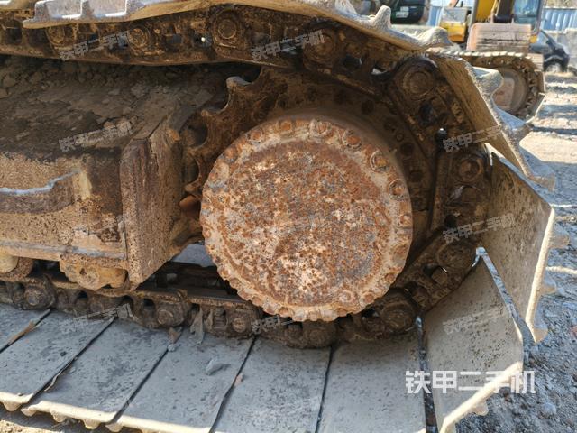 右驅(qū)動輪（行走機(jī)構(gòu)）