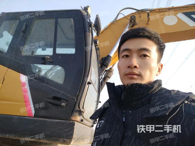 三一重工SY215C挖掘机的设备实拍-第1张实拍照片
