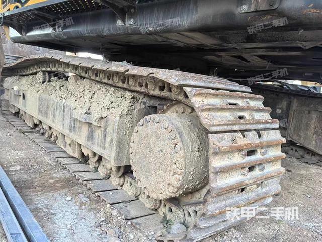 左驅(qū)動輪（行走機構(gòu)）