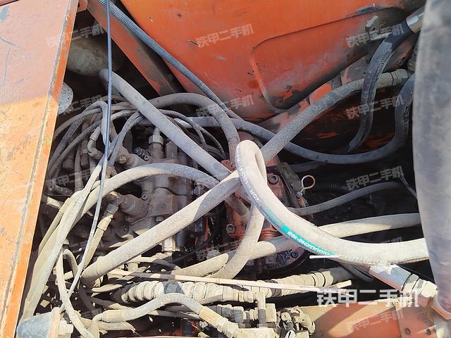 回转马达和主控阀（整机外观）