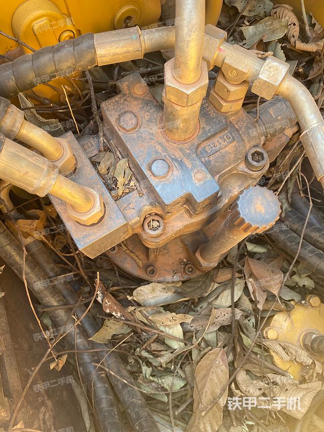 回轉(zhuǎn)馬達(dá)和主控閥（整機(jī)外觀）