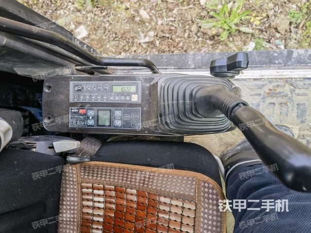 座椅左側(cè)控制臺(tái)/音響/含左手柄(駕駛室部分) 座椅左側(cè)控制臺(tái)/音響/含左手柄(駕駛室部分)