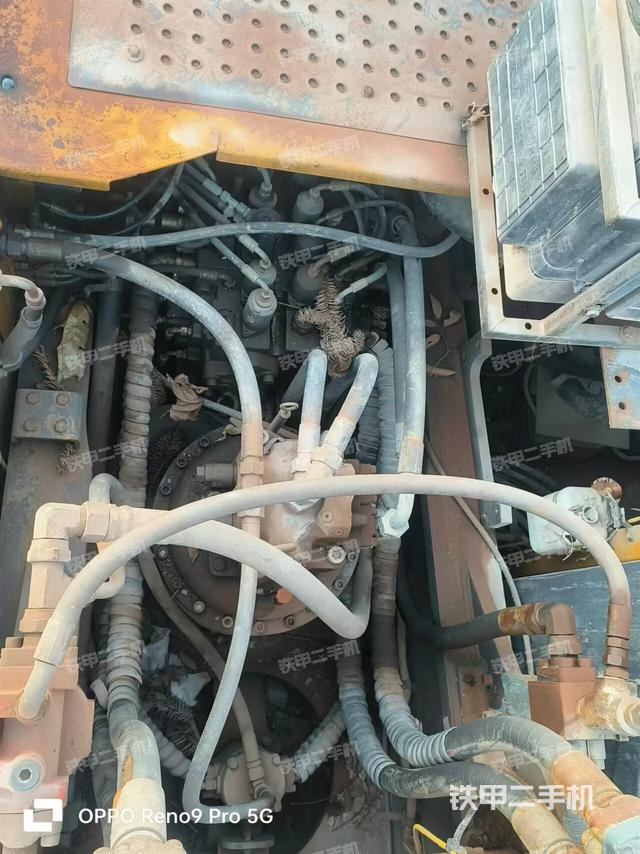 回轉(zhuǎn)馬達(dá)和主控閥（整機(jī)外觀）