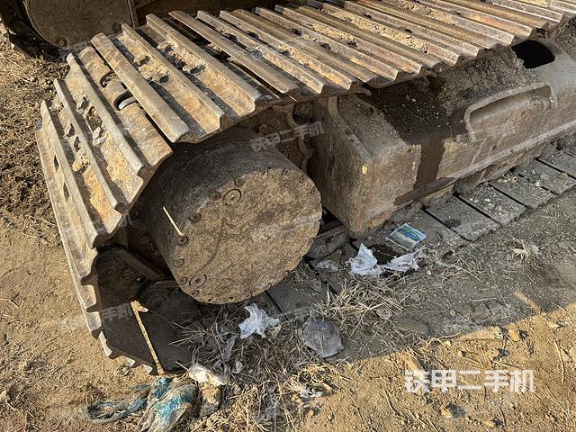 單側(cè)履帶整體(整機(jī)外觀) 單側(cè)履帶整體(整機(jī)外觀)