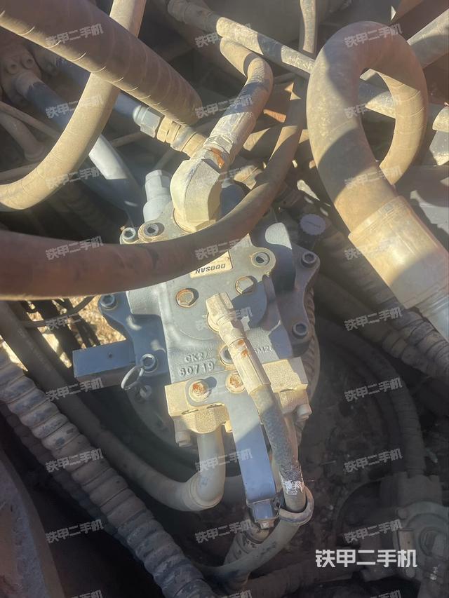 駕駛室頂部俯視（上車部件）