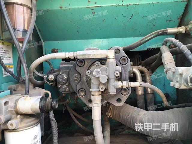 液壓泵艙室正面整體(整機(jī)外觀) 液壓泵艙室正面整體(整機(jī)外觀)