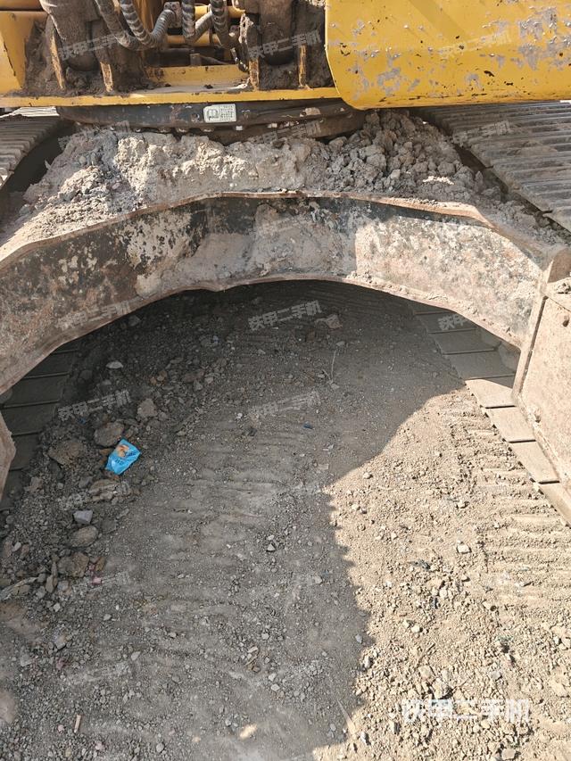 轉(zhuǎn)盤和下車架正前（工作和回轉(zhuǎn)裝置）