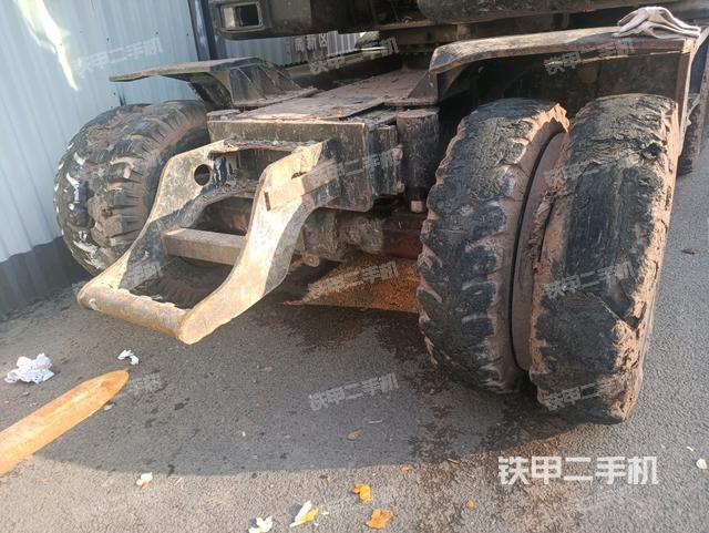 轉(zhuǎn)盤和下車架正前(工作和回轉(zhuǎn)裝置) 轉(zhuǎn)盤和下車架正前(工作和回轉(zhuǎn)裝置)