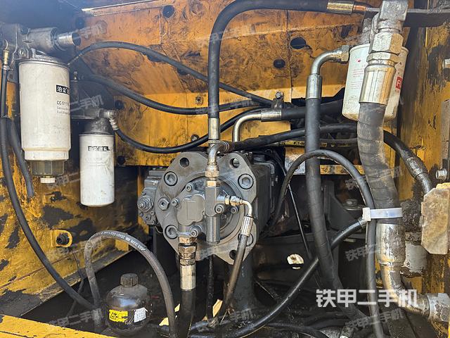 液壓泵艙室正面整體(整機(jī)外觀) 液壓泵艙室正面整體(整機(jī)外觀)