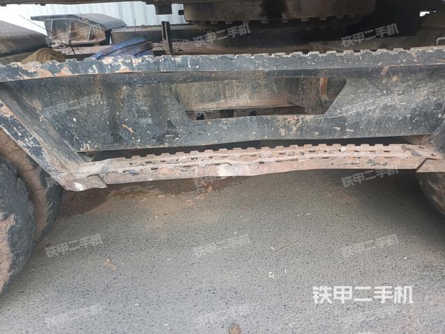 右側(cè)履帶整體(行走機(jī)構(gòu)) 右側(cè)履帶整體(行走機(jī)構(gòu))