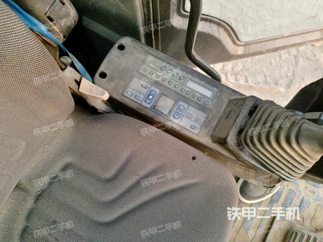 座椅左側(cè)控制臺/音響/含左手柄（駕駛室部分）