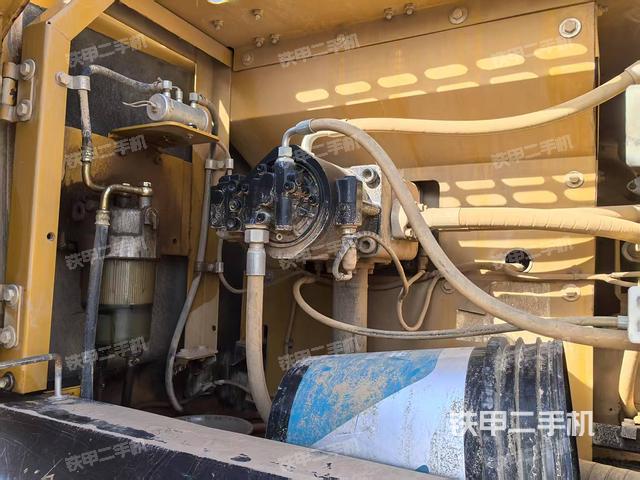 液壓泵艙室正面整體(整機(jī)外觀) 液壓泵艙室正面整體(整機(jī)外觀)