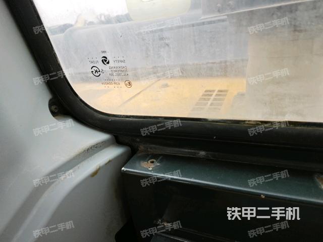 后窗玻璃角標（駕駛室部分）