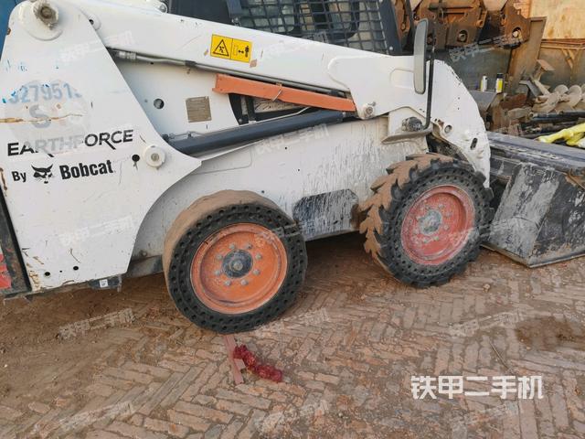 左引導(dǎo)輪 /左前輪(行走機構(gòu)) 左引導(dǎo)輪 /左前輪(行走機構(gòu))