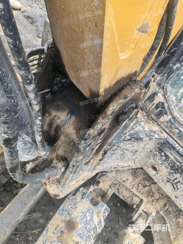 轉(zhuǎn)盤和下車架正前（工作和回轉(zhuǎn)裝置）