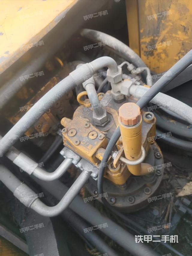 回转马达和主控阀（整机外观）