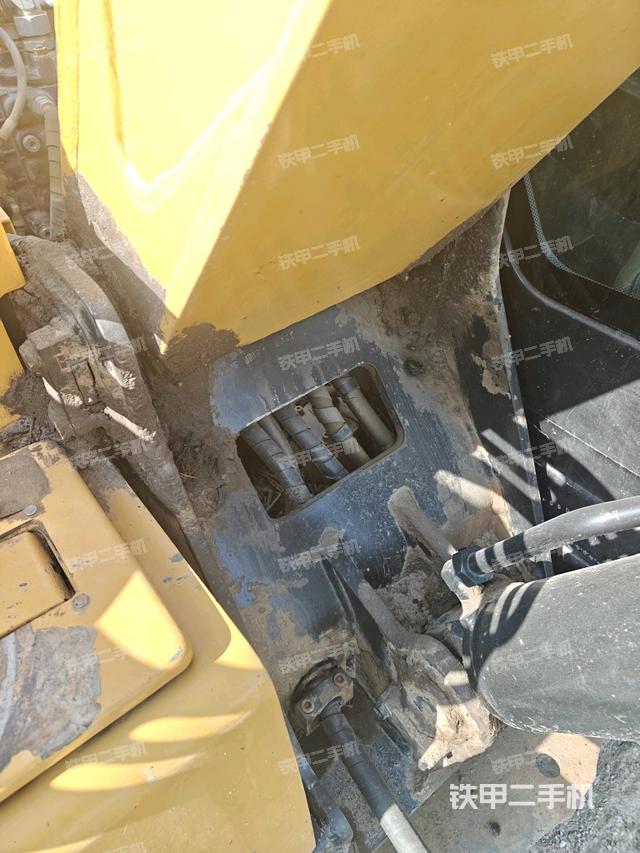 大臂根部?斜（工作和回轉(zhuǎn)裝置）