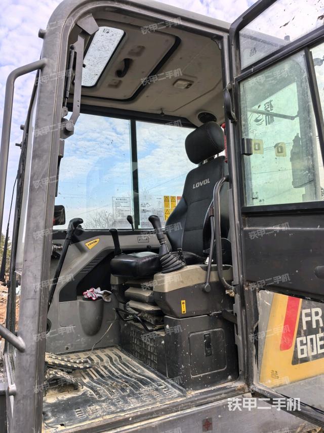 駕駛室整體（整機(jī)外觀）