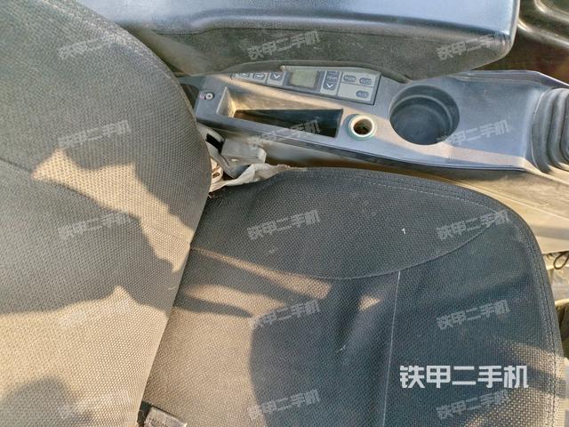 座椅左側(cè)控制臺(tái)/音響/含左手柄(駕駛室部分) 座椅左側(cè)控制臺(tái)/音響/含左手柄(駕駛室部分)