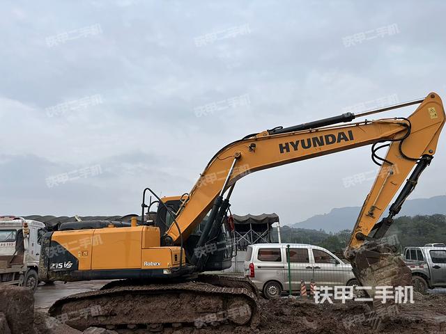 现代R215VS挖掘机的设备实拍-第4张实拍照片