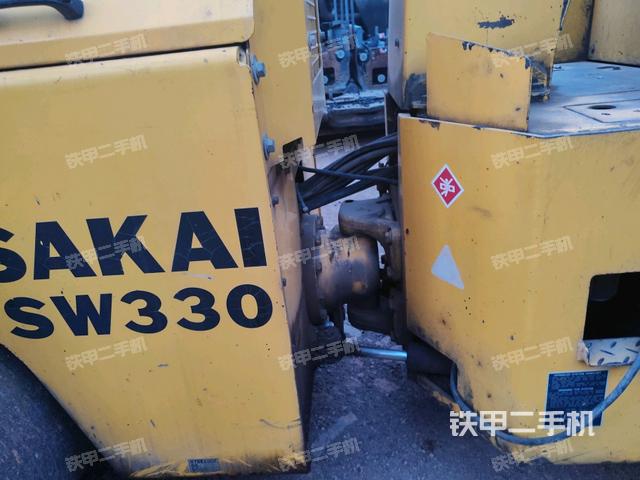 前輪左側(cè)減震塊連接及部件（壓路機前后車架）