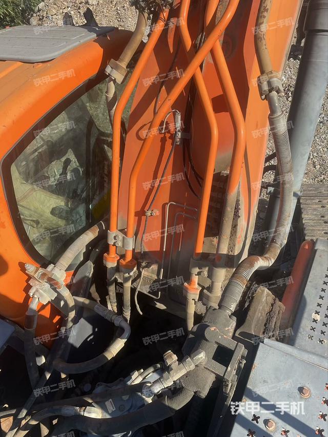 轉(zhuǎn)盤和下車架正前（工作和回轉(zhuǎn)裝置）