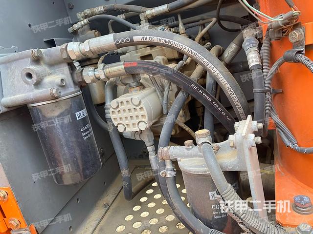 液壓泵艙室正面整體(整機(jī)外觀) 液壓泵艙室正面整體(整機(jī)外觀)
