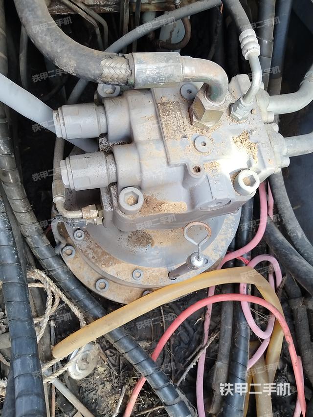 回转马达和主控阀（整机外观）