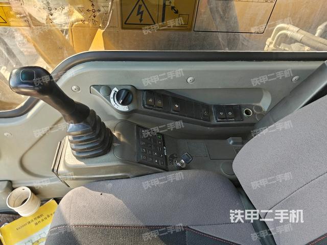 后窗玻璃角標（駕駛室部分）