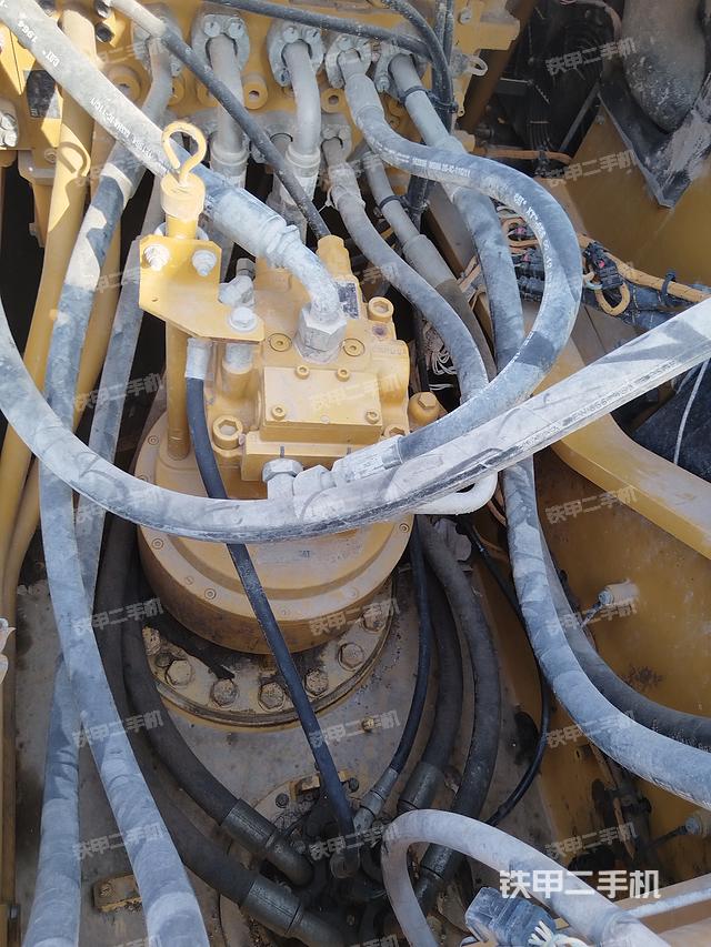 回转马达和主控阀（整机外观）