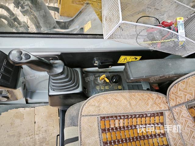 座椅右側(cè)控制臺/鑰匙門/油門/含右手柄（駕駛室部分）