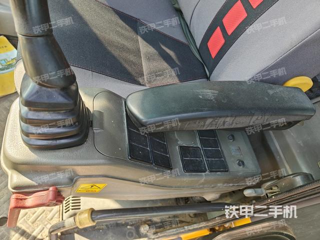 座椅左側控制臺/音響/含左手柄（駕駛室部分）