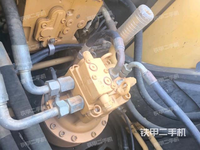 回轉(zhuǎn)馬達(dá)和主控閥（整機(jī)外觀）