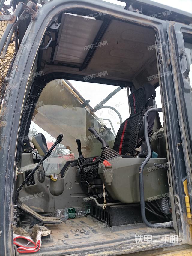 駕駛室整體（整機(jī)外觀）