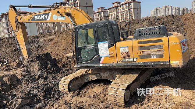 駕駛室整體(整機(jī)外觀) 駕駛室整體(整機(jī)外觀)